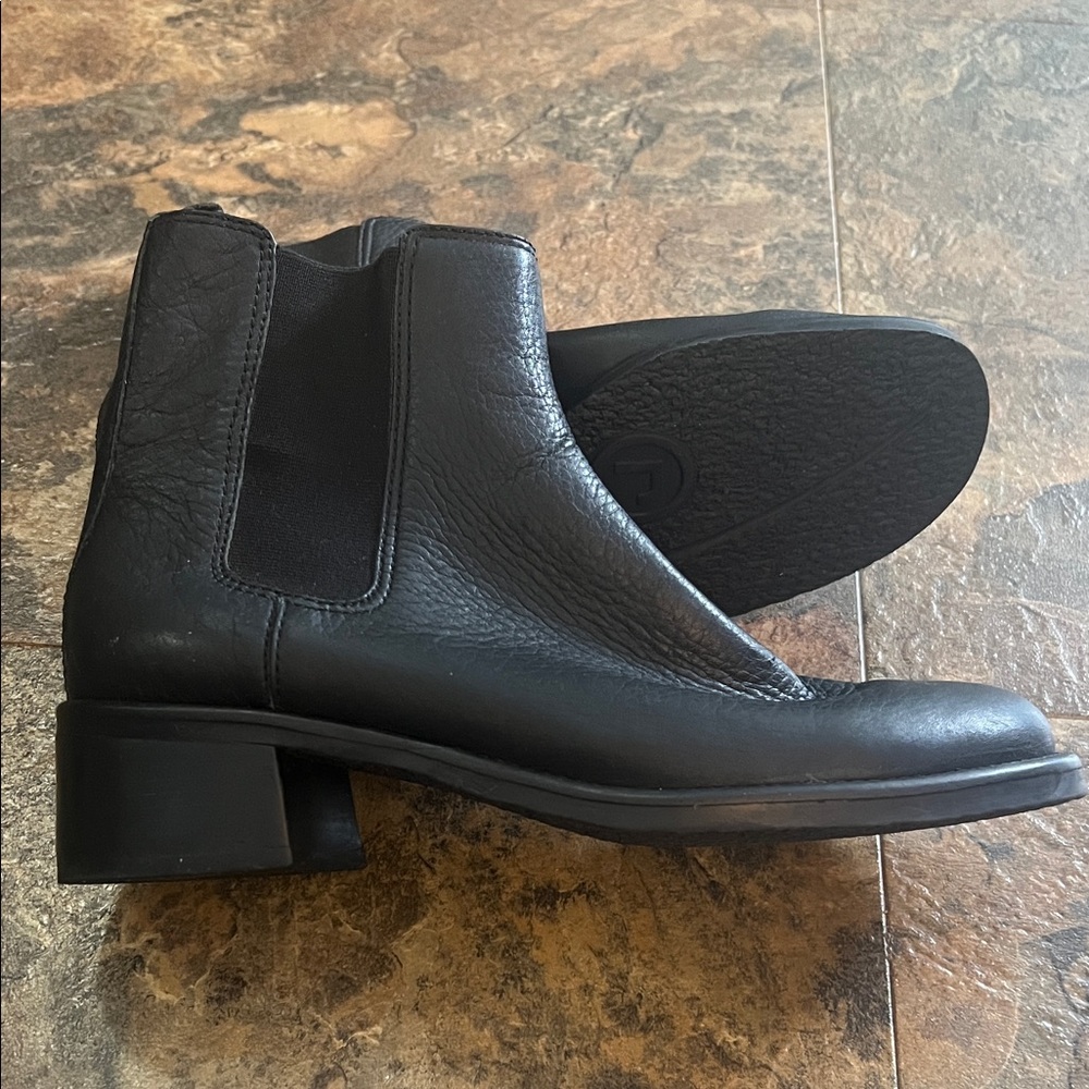 Rockport Chelsea Women’s Black Leather Boots
